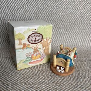 Tender Touches “Waiting for Santa” Figurine QEC-6351 Christmas